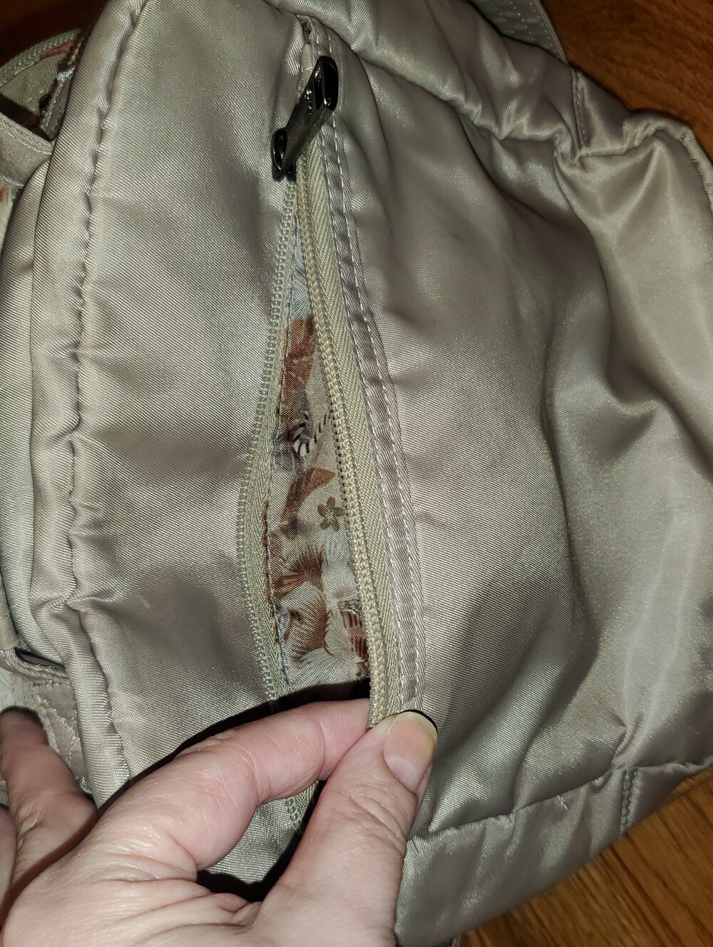 LUG Ranger Beige Quilted Crossbody Bag - Picture 3 of 5